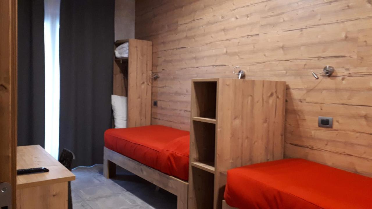 Hotel Bed & Rooms , Corte Rossa -1 Min Walk To Bernina Express Tirano Exterior photo