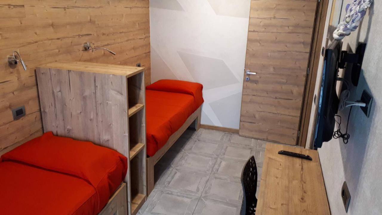 Hotel Bed & Rooms , Corte Rossa -1 Min Walk To Bernina Express Tirano Exterior photo