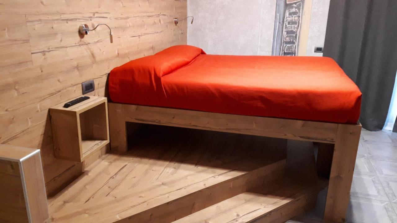 Hotel Bed & Rooms , Corte Rossa -1 Min Walk To Bernina Express Tirano Exterior photo