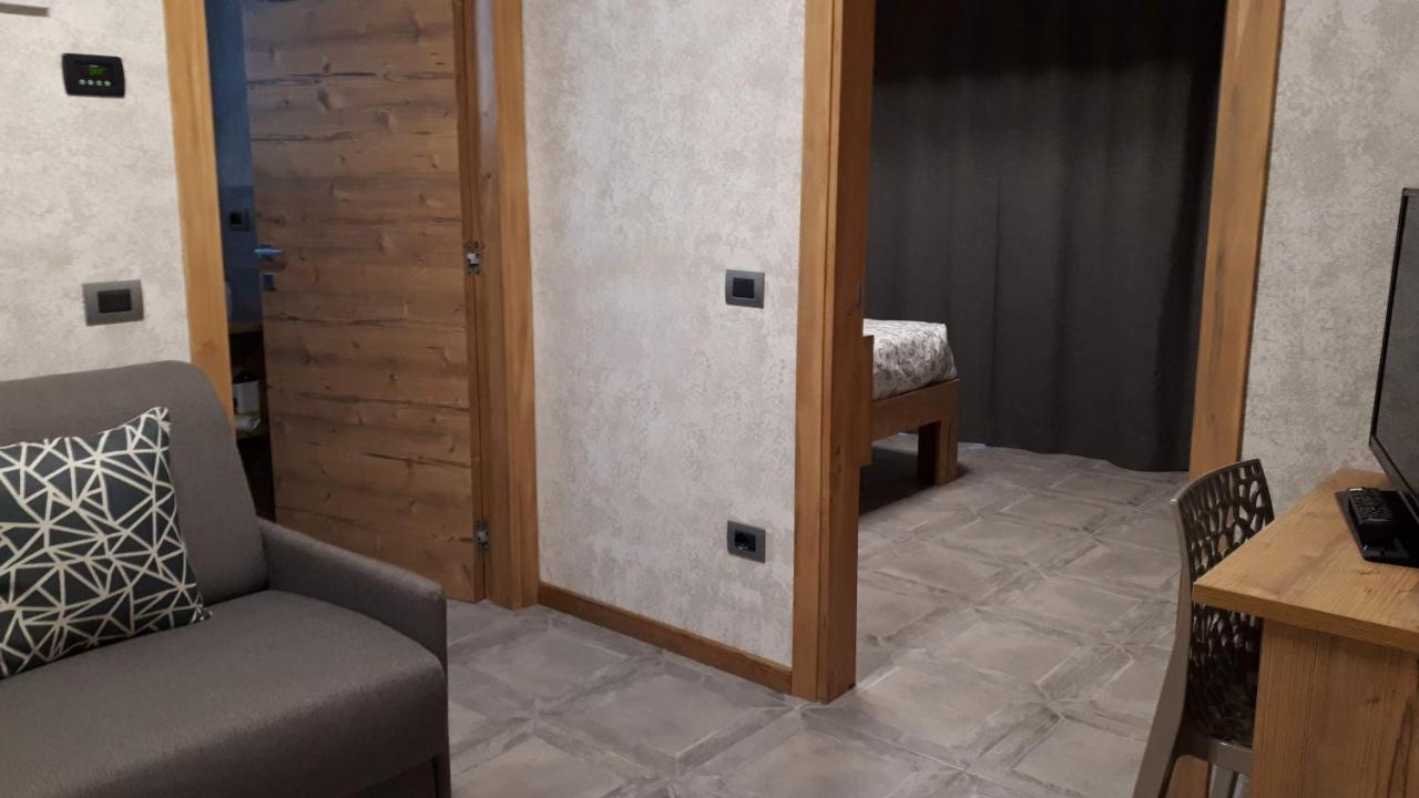 Hotel Bed & Rooms , Corte Rossa -1 Min Walk To Bernina Express Tirano Exterior photo