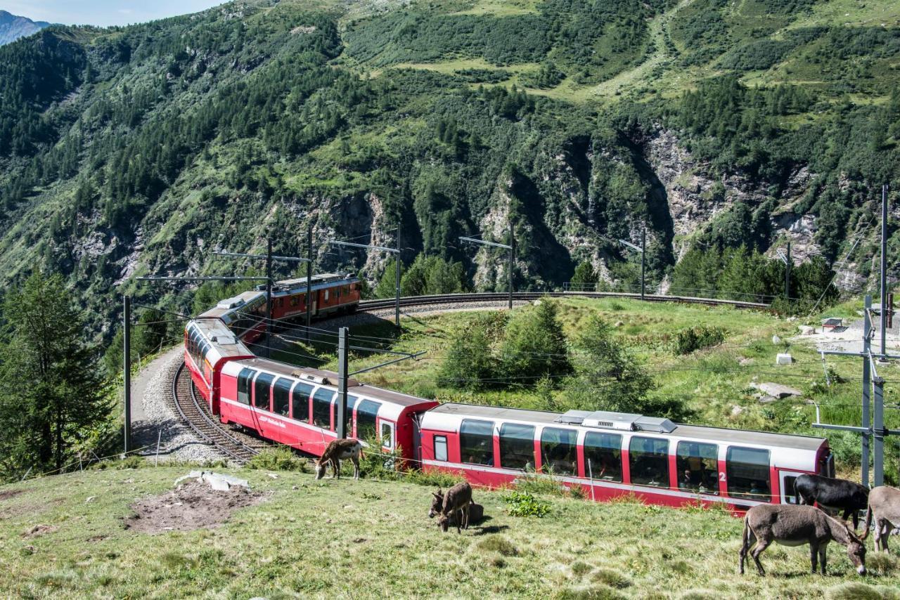 Hotel Bed & Rooms , Corte Rossa -1 Min Walk To Bernina Express Tirano Exterior photo