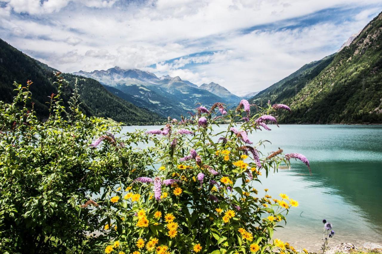 Hotel Bed & Rooms , Corte Rossa -1 Min Walk To Bernina Express Tirano Exterior photo