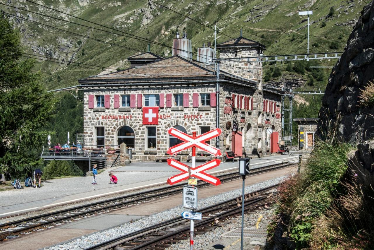 Hotel Bed & Rooms , Corte Rossa -1 Min Walk To Bernina Express Tirano Exterior photo