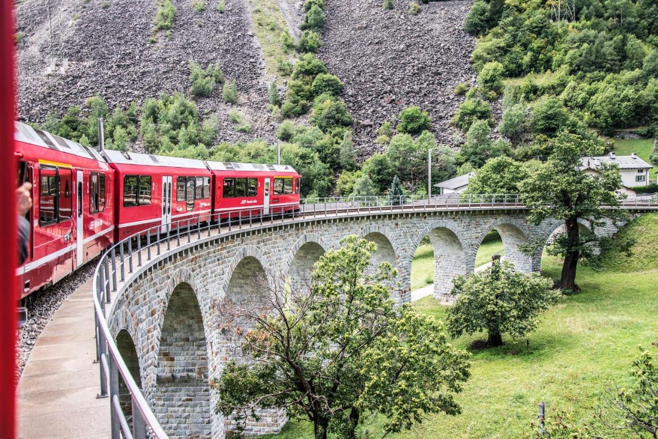 Hotel Bed & Rooms , Corte Rossa -1 Min Walk To Bernina Express Tirano Exterior photo