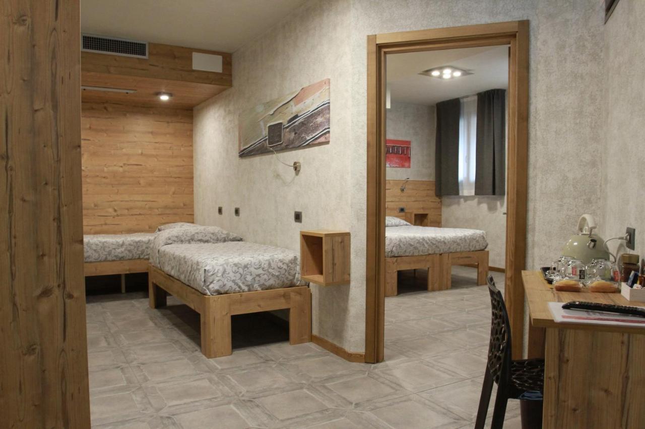 Hotel Bed & Rooms , Corte Rossa -1 Min Walk To Bernina Express Tirano Exterior photo