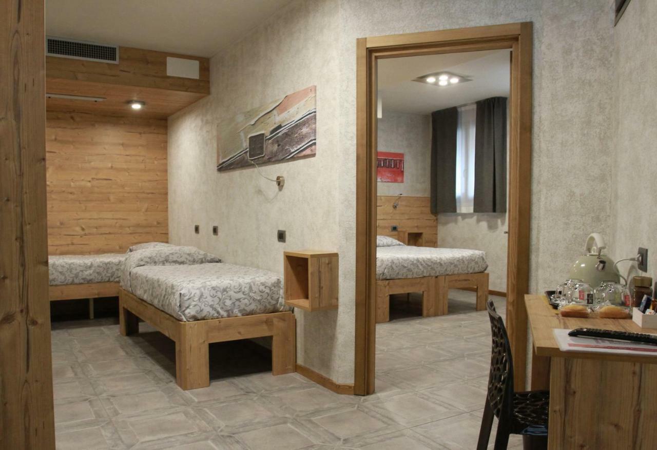 Hotel Bed & Rooms , Corte Rossa -1 Min Walk To Bernina Express Tirano Exterior photo